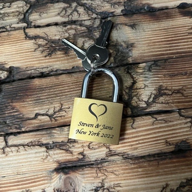 Гравірування на замках Фото
