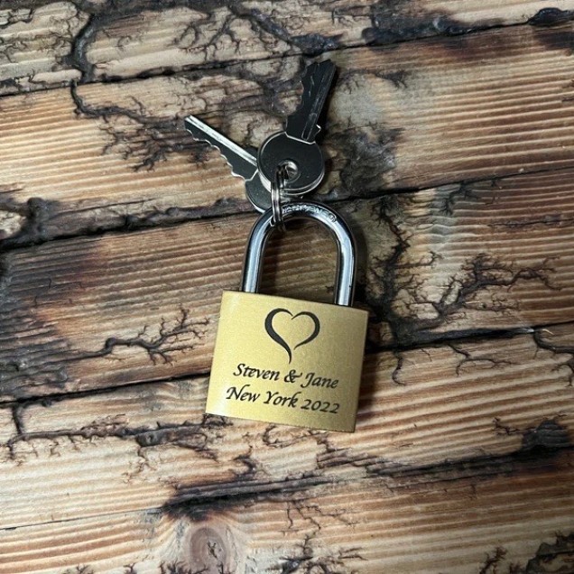 Гравірування на замках Фото