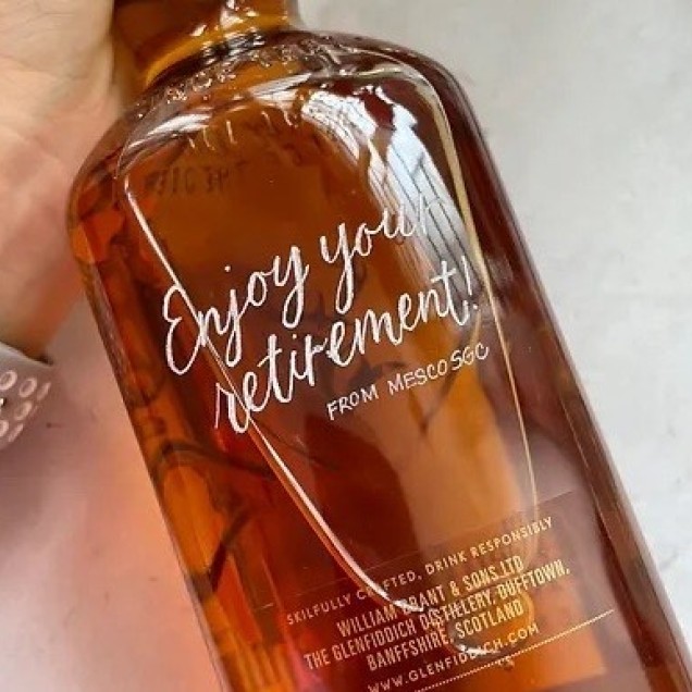 Гравіювання на пляшці, кухлі Фото